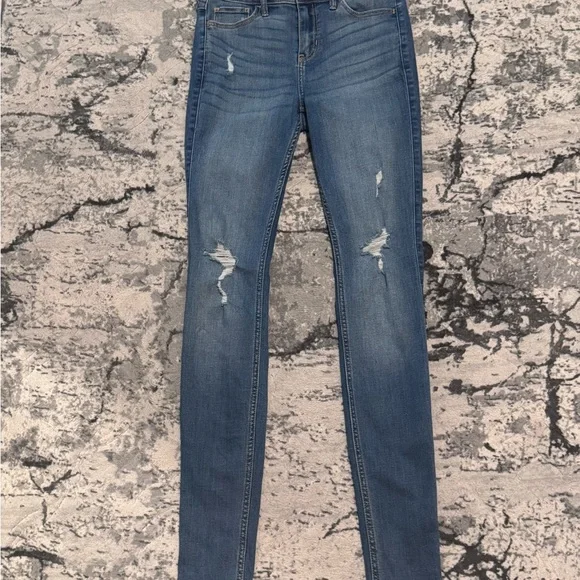 Hollister Women's Blue Jeans - Picture 2 of 4